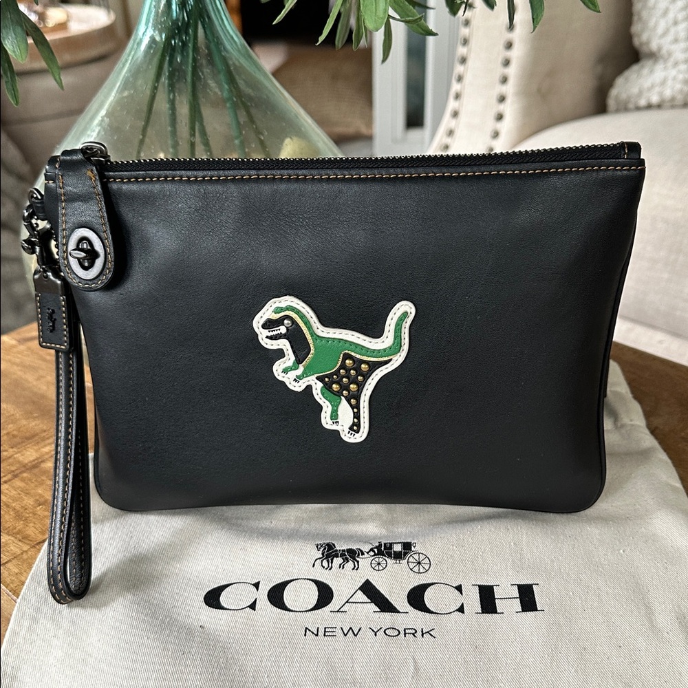 COACH Turnlock Wristlet 26 w/ Studded Rexy Varsity Patch - Picture 3 of 16